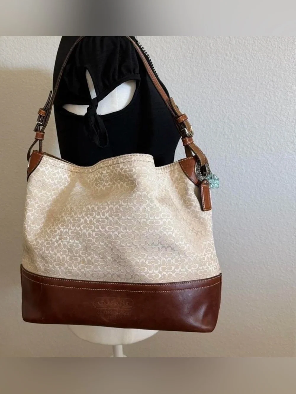 Gorgeous vintage Coach shoulder bag GUC